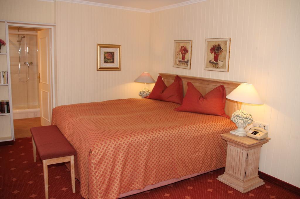 Romantik Im Hotel Villa Roehl Timmendorfer Strand Szoba fotó